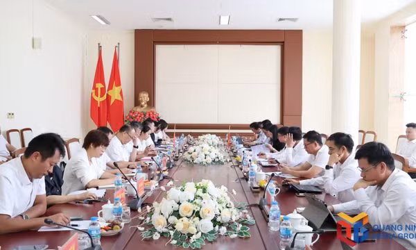 越南广宁省工贸厅与中国广西壮族自治区商务厅举行工作会谈