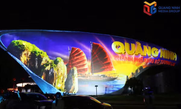 遗产湾畔上演 3D 光影秀