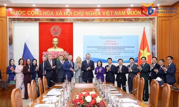 加强广宁市人民议会与伊尔库茨克州立法议会之间的合作