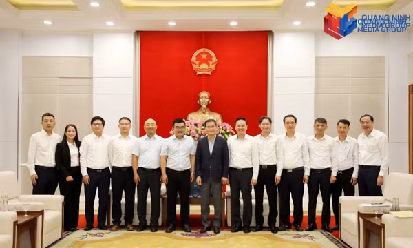 越南广宁市人民委员会主席裴文康礼节性会见中国投资商