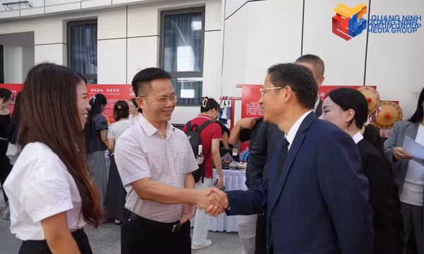 越南广宁报与广播电视出席越中建交与中国国庆系列庆祝活动