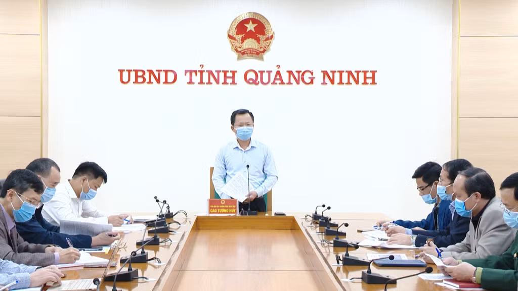 广宁省人民委员会常务副主席高祥辉主持会议。
