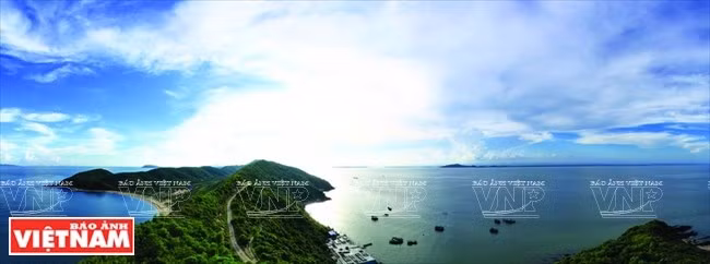 永实岛保留着原始生态之美，是探险旅游的理想之地。