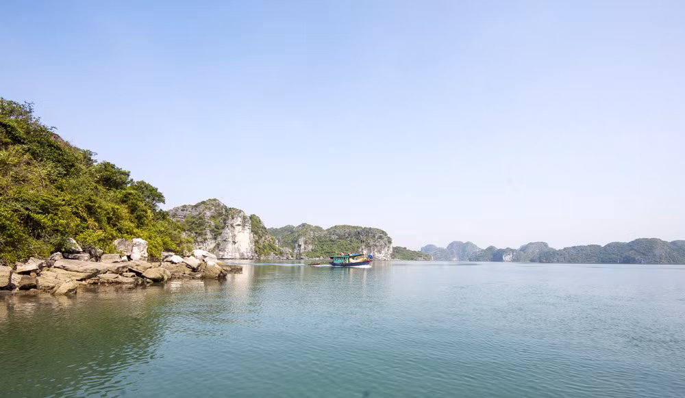 阮漎区域周围的开阔空间。