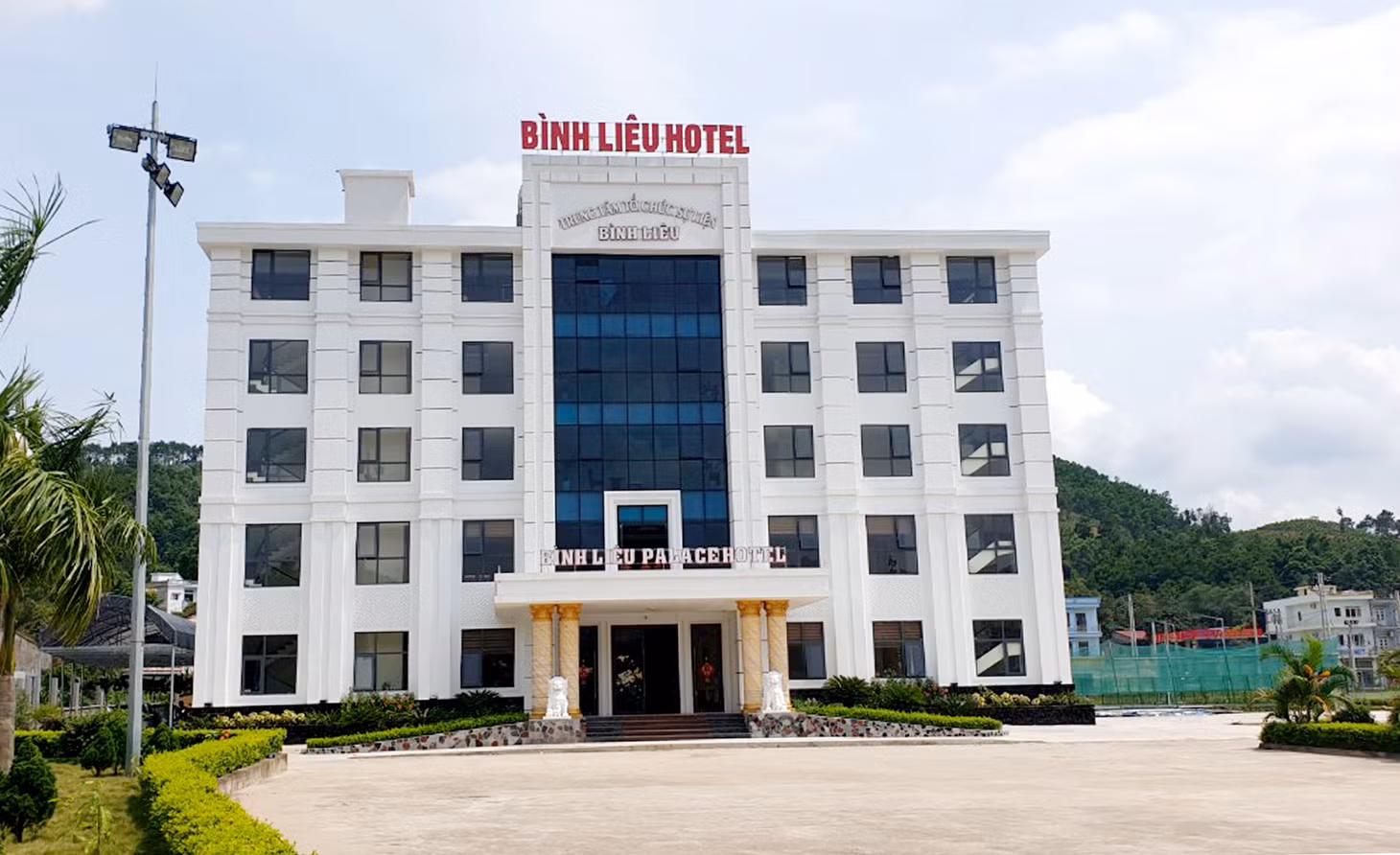 当地旅游基础设施日益得到投资建设，以满足游客的需求。