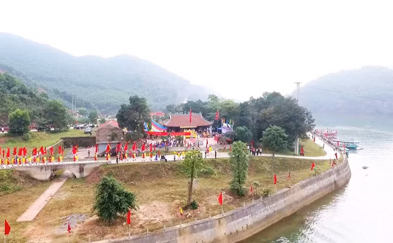 翁庙-母庙遗迹位于巴制河岸边。