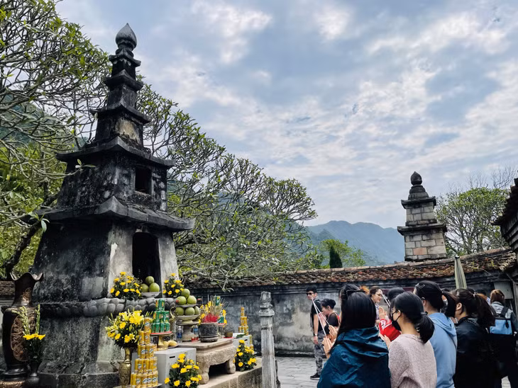 祖塔—陈仁宗佛像所在的地方。