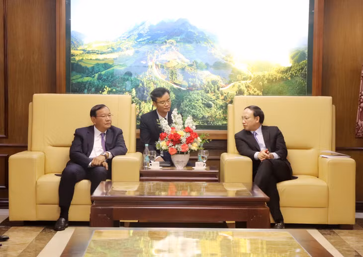 我省领导会见柬埔寨人民党中央对外部代表团。