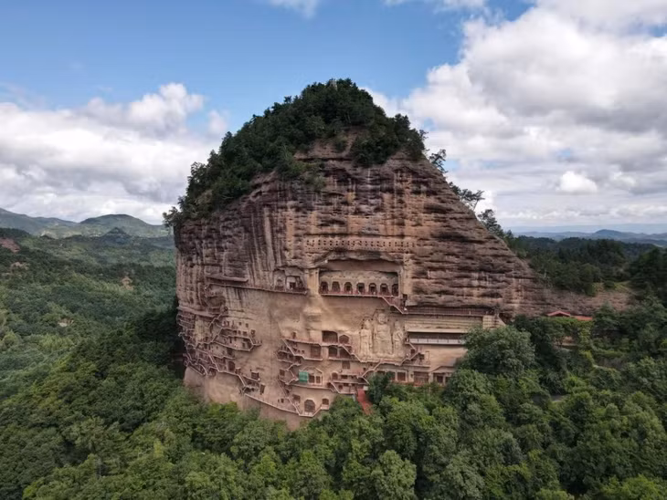 挂在峭壁上的麦积山石窟好壮观 ảnh 1