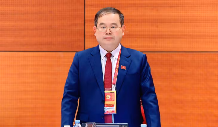 广宁省委书记、省国会代表团团长管明强同志在讨论会上发表讲话。