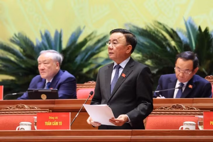 政治局委员、中央书记处常务书记陈锦绣同志主持讨论会。