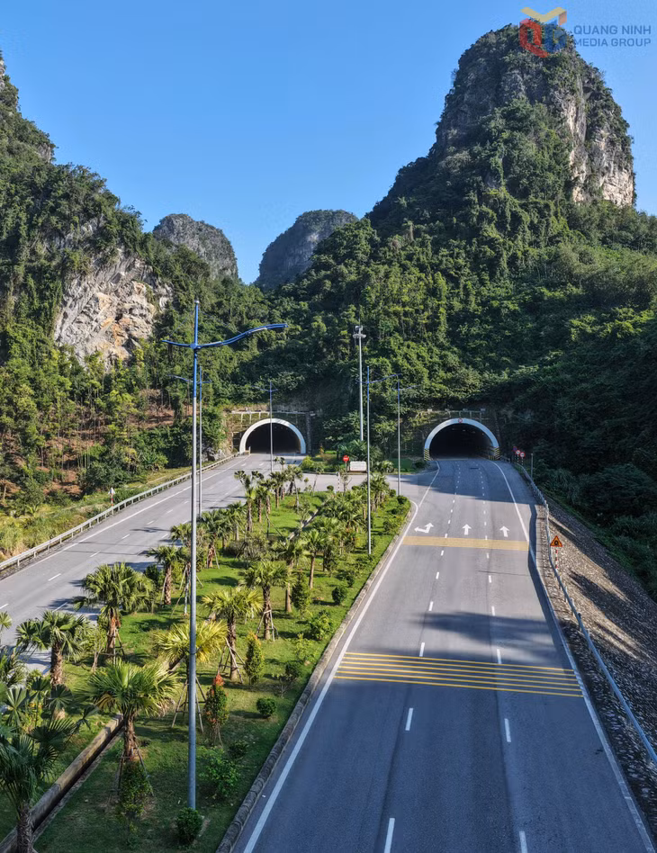 该线路拥有两座贯穿石山的隧道，全长235米，投资建设同步且现代化。