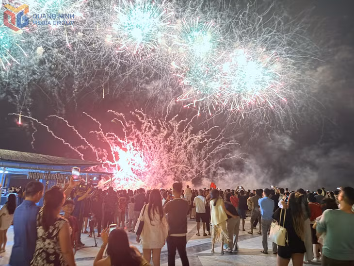 下龙 VuiFest 夜市——广宁省极具吸引力的新旅游产品之一。