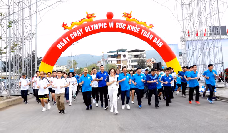 锦普市响应全民健康奥林匹克长跑日。