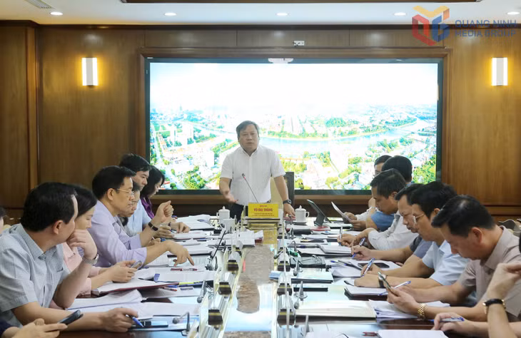 广宁省委常书记武大胜在会议上发表讲话。