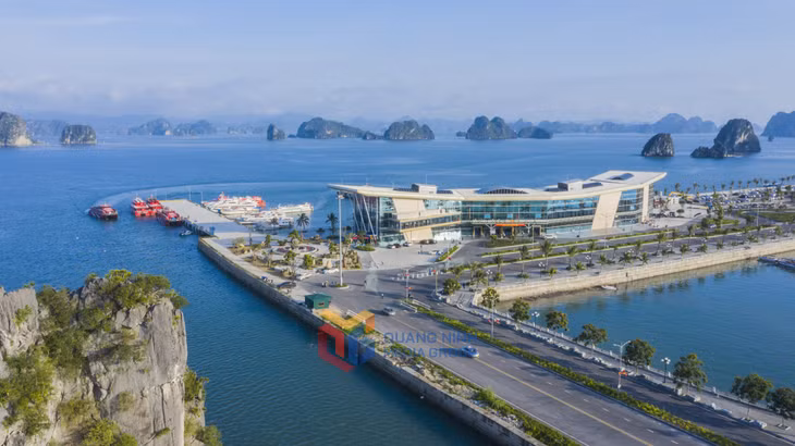 目前，云吞奥仙国际港口已建成现代化设施，可满足国内外游客的需求。