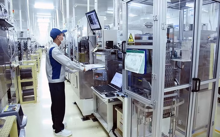 兴安二号升龙工业区Nippon Mektion 工厂在生产电子电路板。
