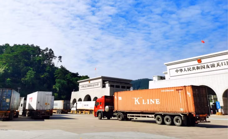 中国首批进口越南燕窝运抵友谊关口岸 ảnh 1