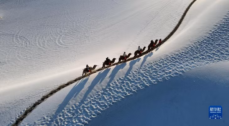甘肃敦煌：雪后大漠景如画 ảnh 4