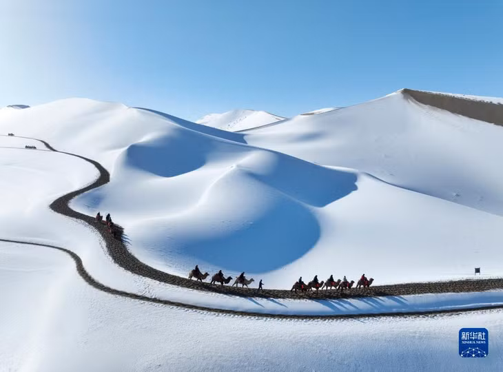 甘肃敦煌：雪后大漠景如画 ảnh 5