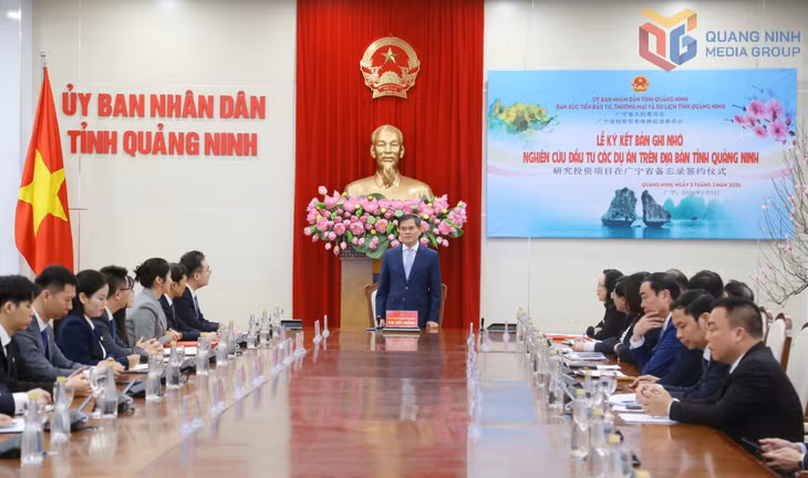 广宁省人委会主席、省委副书记裴文康在仪式上发表讲话。