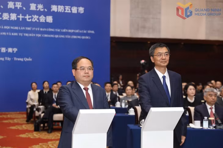 广宁省委书记管明强与广西壮族自治区委书记陈刚在南宁市（中国广西）按下按钮，启动了越南芒街—中国东兴智慧口岸项目的建设。