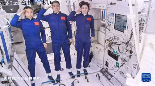 神舟十四号载人飞船发射取得圆满成功 3名航天员顺利进驻天和核心舱 ảnh 1