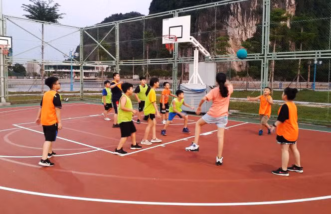 篮球兴趣班受欢迎。