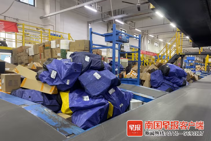 在广西集散的快递越来越多。 Ngày càng có nhiều dịch vụ chuyển phát nhanh được phân phối tại Quảng Tây.