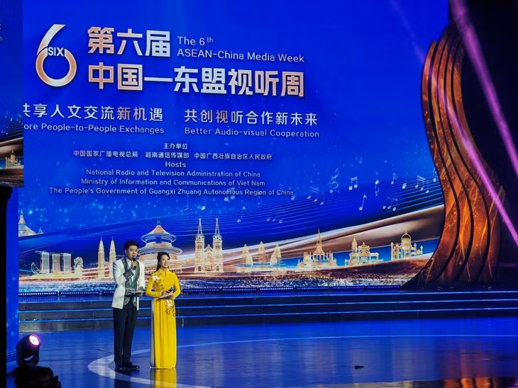 第六届中国—东盟视听周开幕式现场。新华社记者 张卓文 摄 Lễ khai mạc Tuần lễ nghe nhìn Trung Quốc - ASEAN lần thứ 6. Ảnh của phóng viên Tân Hoa Xã Trương Trác Văn