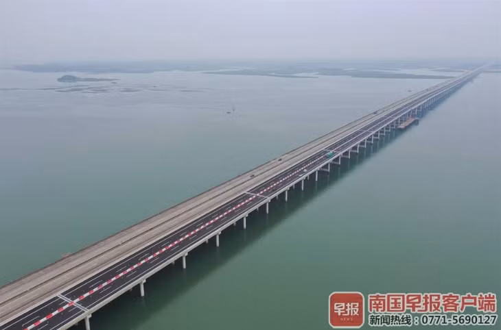 广西最长跨海大桥新桥建成通车 ảnh 1