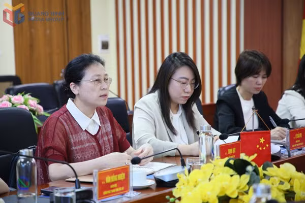 广西广播电视台副总编辑郑葵在会上发表将话。