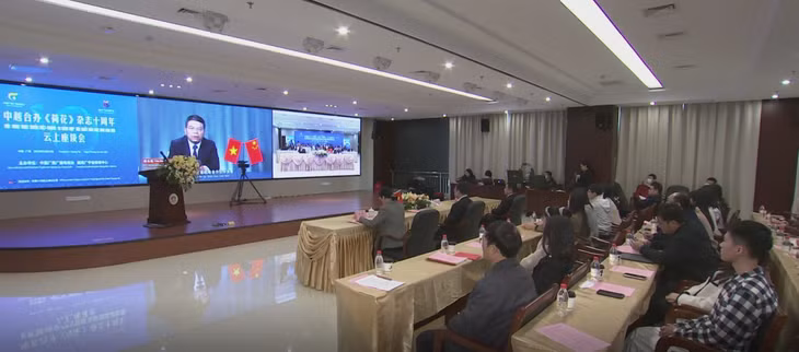中越合办《荷花》杂志十周年云上座谈会以视频连线方式举办 Hội nghị 10 năm Hợp tác xuất bản Tạp chí/Đặc san Hoa Sen Trung Quốc-Việt Nam được tổ chức trực tuyến