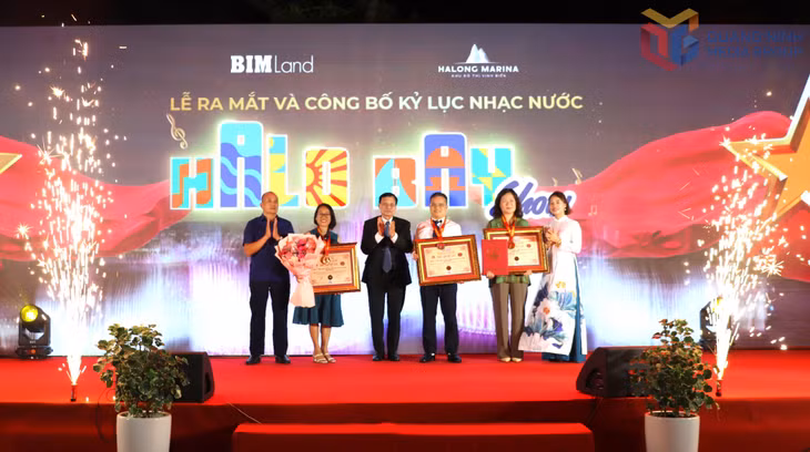 越南纪录组织代表向BIM集团颁发3项越南纪录证书。