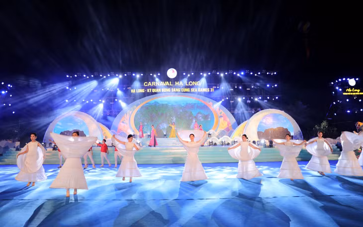下龙嘉年华等特色文体活动成为广宁省旅游业亮丽的名片。
