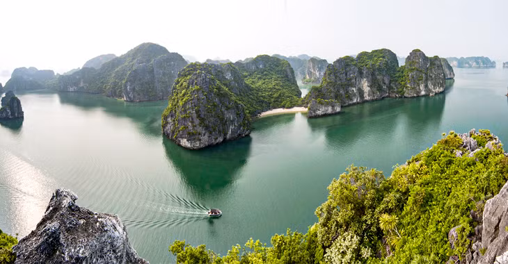下龙湾美景。