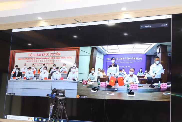 越南芒街与中国东兴举行视频会谈 ảnh 1