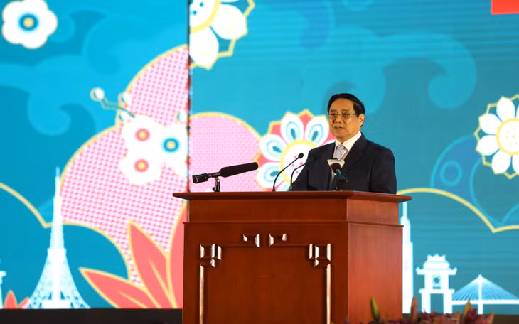 越南政府总理范明政在越日地方合作论坛上发表指导性讲话。