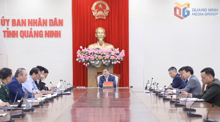 广宁省委副书记、省人民委员会主席裴文康主持会议。