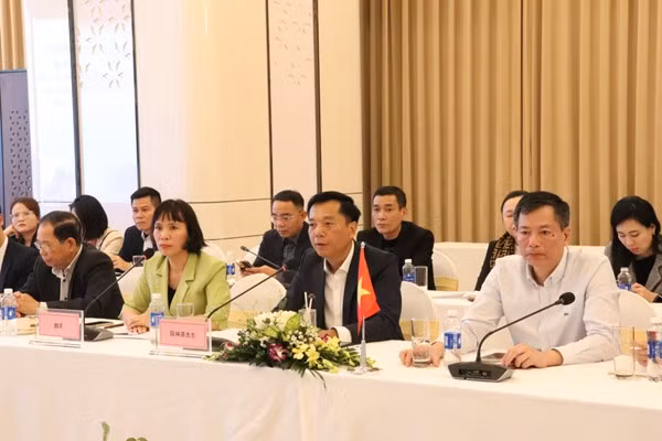 广宁省旅游厅代表在会议上发表讲话。