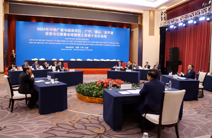 越南高平、广宁、谅山、河江与中国广西壮族自治区领导签署友好合作协议。