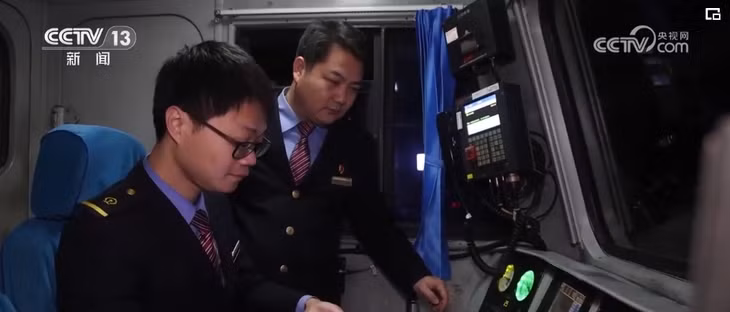 中越班列上师徒“接力” 日夜兼程完成跨国之旅 ảnh 2