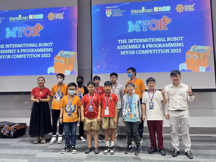 史蒂芬·霍金国际中小学校的学生在2023年国际青少年机器人新加坡赛区竞赛夺得一枚金牌、两枚银牌、三枚铜牌。