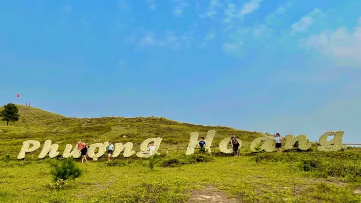 凤凰山是年轻人热爱去探险的旅游目的地。