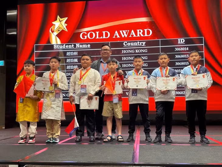 史蒂芬·霍金国际中小学校的学生为这所成立不久的学校夺得了享有很高声望而无比自豪的奖项。