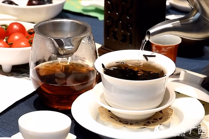 广西六堡茶。人民网记者 覃心摄 Trà Lục Bảo Quảng Tây. Ảnh: Đàm Tâm, phóng viên people.com.cn