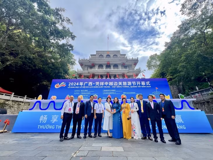 广宁省代表团参加了2024年越中边关旅游节暨中国—东盟进出口商品贸易展览会。