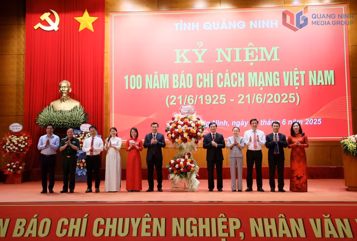 广宁省省委、人民议会、人民委员会、祖国阵线委员会向广宁省传媒中心致以祝贺。