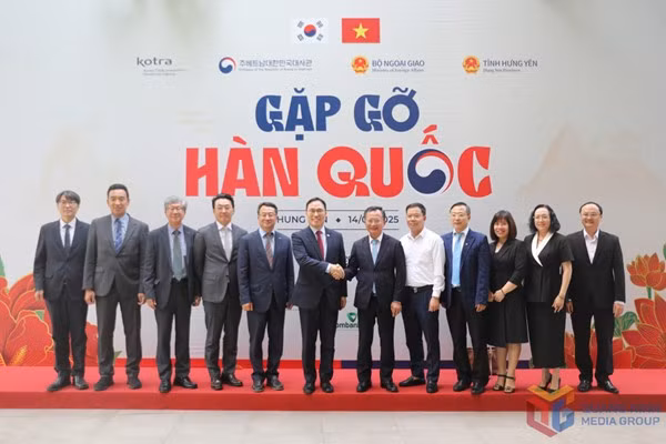 广宁省人民委员会副主席高祥辉会见韩国驻越南特命全权大使崔泳三先生及韩国企业并进行工作交流（2025年5月）。
