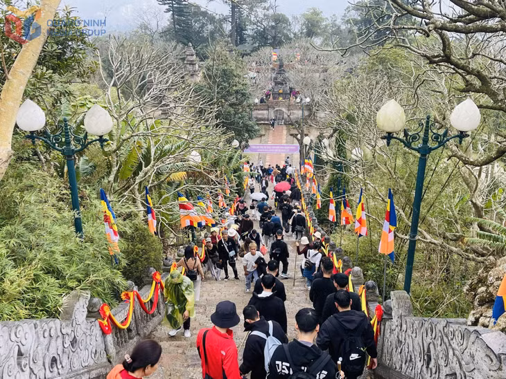 初春时节，各地游客纷至沓来，前往安子遗迹与风景名胜区。